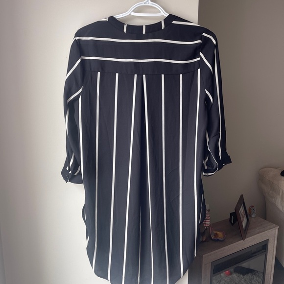 Forever 21 Black and White Casual Button Down Shirt Small - Picture 3 of 3